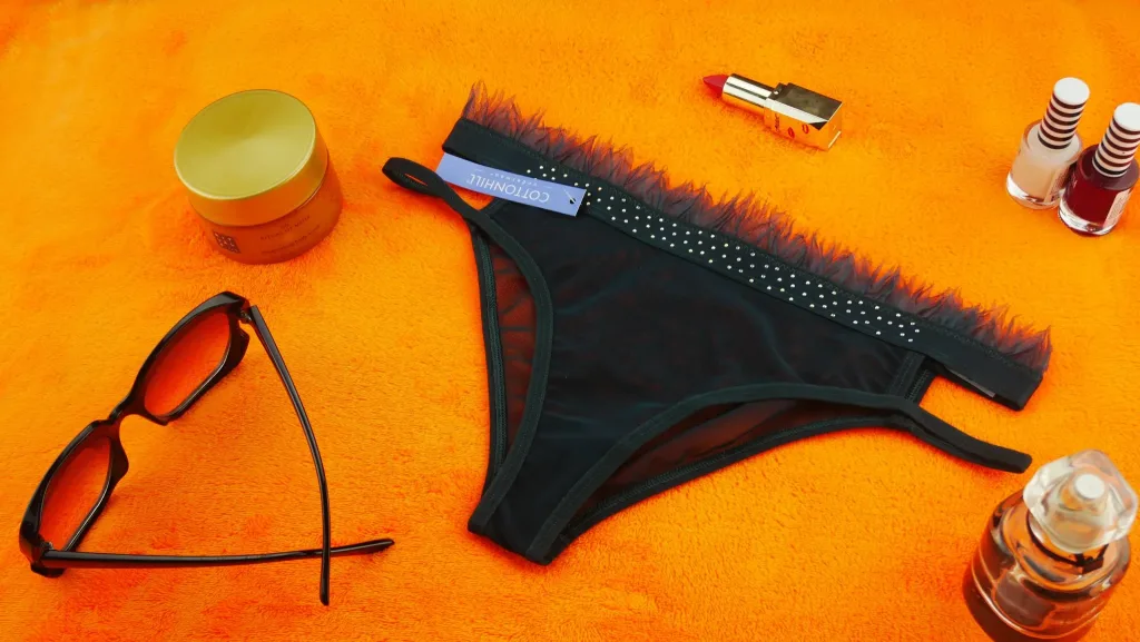 Nuisette en dentelle transparente avec string Noir — Pour L lingerie de luxe