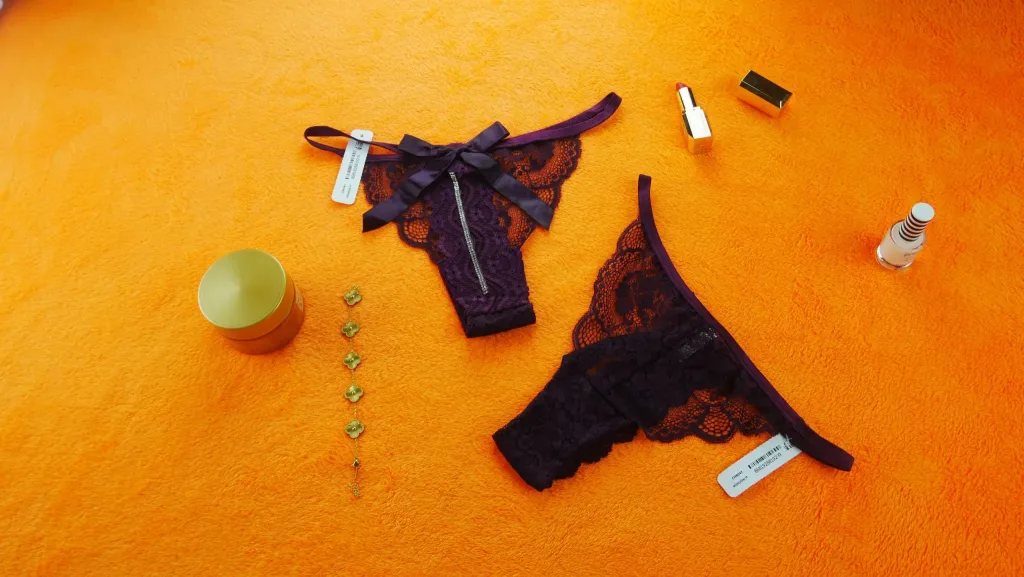 String en dentelle avec nœud — Pour L lingerie de luxe