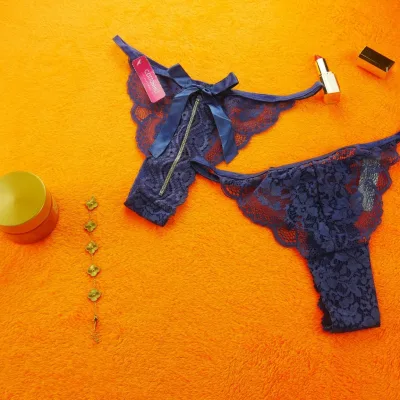 String en dentelle avec nœud — lingerie de luxe Pour L