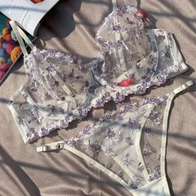 Ensemble lilas soutien et string en dentelle — Pour L lingerie de luxe