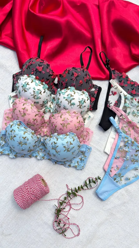 Ensemble soutien gorge et string dentelle — Pour L lingerie de luxe