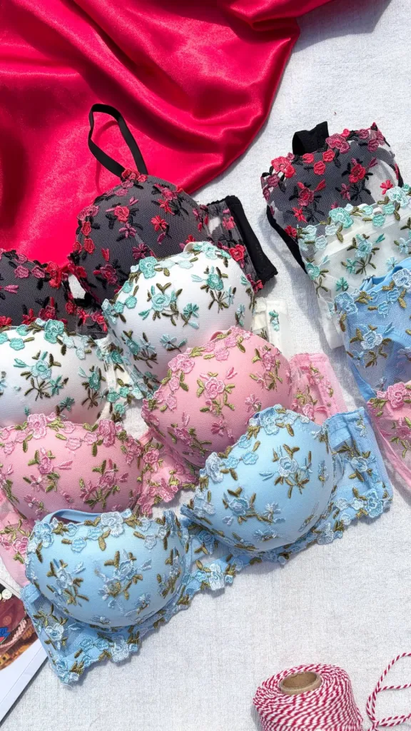 Ensemble soutien gorge et string dentelle — Pour L lingerie de luxe