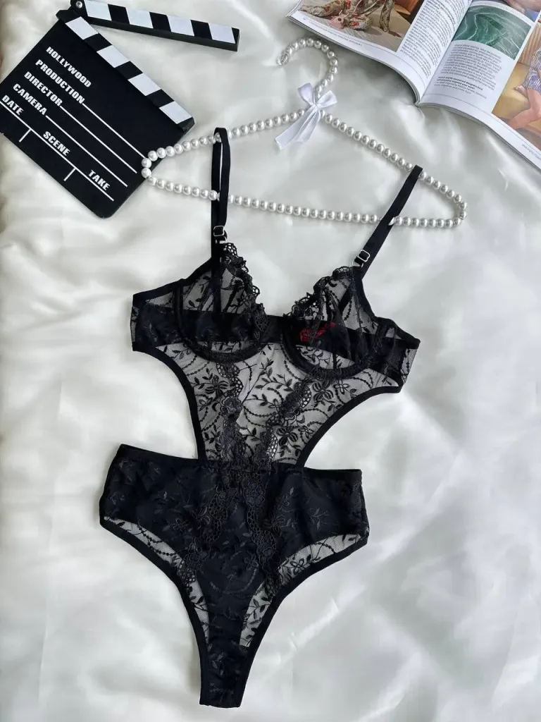 Bodysuite en dentelle transparent — Pour L lingerie de luxe