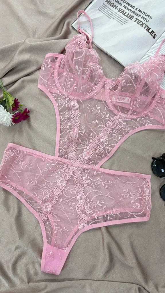 Bodysuite en dentelle transparent — Pour L lingerie de luxe