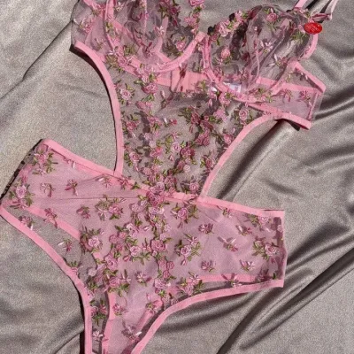 BodySuite dentelle rose fleur — lingerie de luxe Pour L