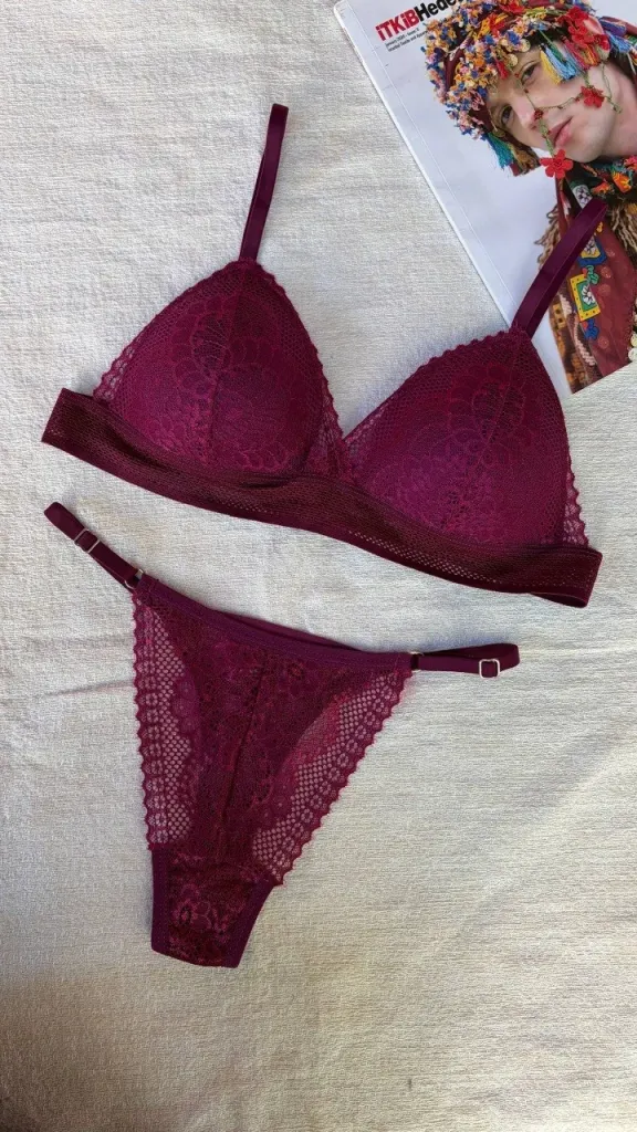 Ensemble de lingerie vert en dentelle — Pour L lingerie de luxe